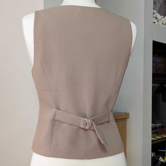 The A&F Mara Tailored Vest Squareneck Top - Picture 4 of 7